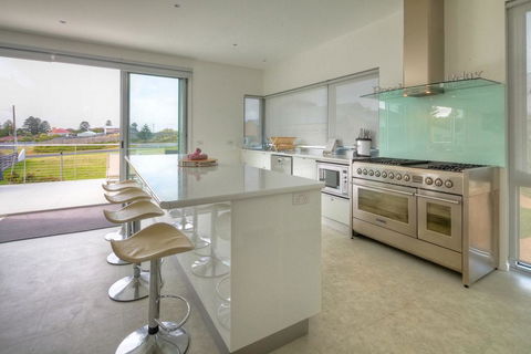 Villa Moyne - Located In A Quiet Cul De Sac And Designed For Beach Families - Accommodation Rockhampton 1