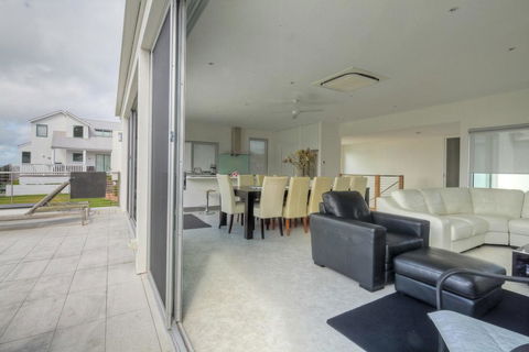 Villa Moyne - Located In A Quiet Cul De Sac And Designed For Beach Families - Accommodation Rockhampton 3