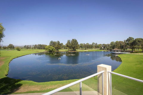 Villa On The Green - Accommodation Rockhampton 1
