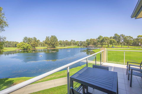 Villa On The Green - Accommodation Rockhampton 2