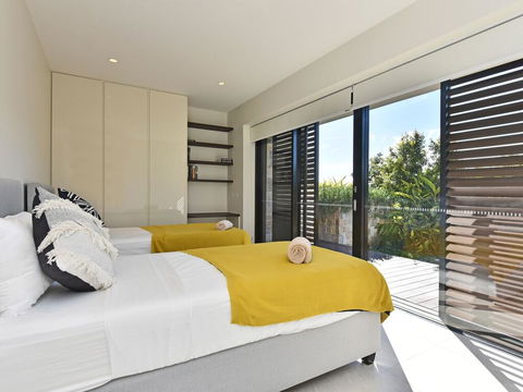 Villa Positano Waterside At Trinity Point - Accommodation Rockhampton 1