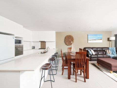 Villa Serene @ Fingal Bay - Accommodation Rockhampton 2