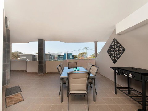 Villa Serene @ Fingal Bay - Accommodation Rockhampton 3