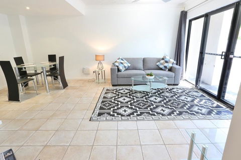 Villa Via Veneto - Accommodation Rockhampton 0