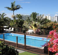 Villa with Views  Pool - Accommodation Rockhampton