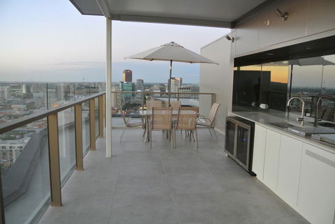 VUE Penthouse On King William - Accommodation Rockhampton 0