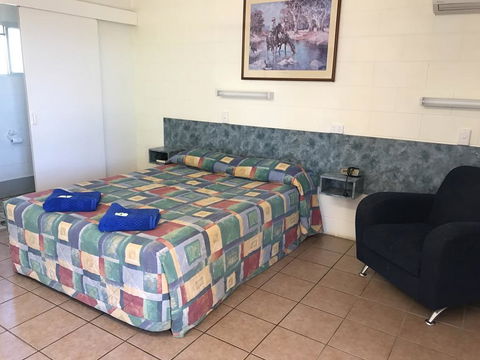 Wagon Wheel Motel - Accommodation Rockhampton 2