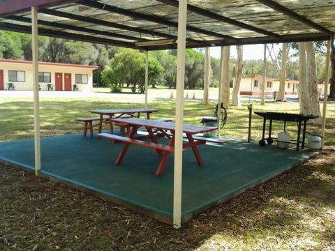 Wagon Wheel Motel & Units - Accommodation Rockhampton 2