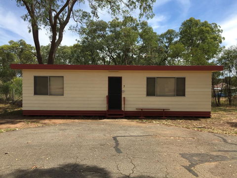 Wagon Wheel Motel & Units - Accommodation Rockhampton 1