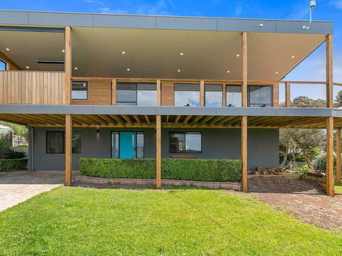 Waikiki Views - Accommodation Rockhampton 0
