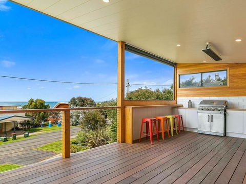 Waikiki Views - Accommodation Rockhampton 3