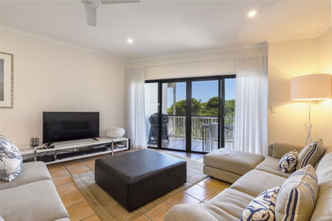 Wake Up To Ocean Views In Stylish Comfort - Accommodation Rockhampton 2