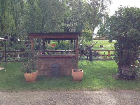 Walcha Royal Cafe & Accommodation - Accommodation Rockhampton 2