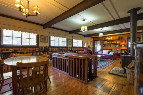 Walhalla Coach House - Accommodation Rockhampton 3