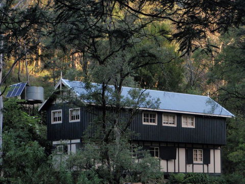 Walhalla Coach House - Accommodation Rockhampton 0