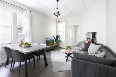 Walk Everywhere In The City From A Historic Home - Accommodation Rockhampton 1