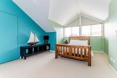 WALKIN' ON SUNSHINE - Accommodation Rockhampton 2
