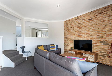 Wallawa Road 2/35A - Accommodation Rockhampton 3