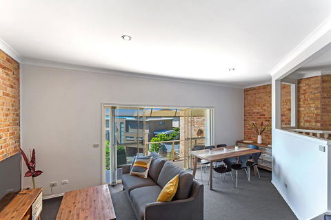Wallawa Road 2/35A - Accommodation Rockhampton 1