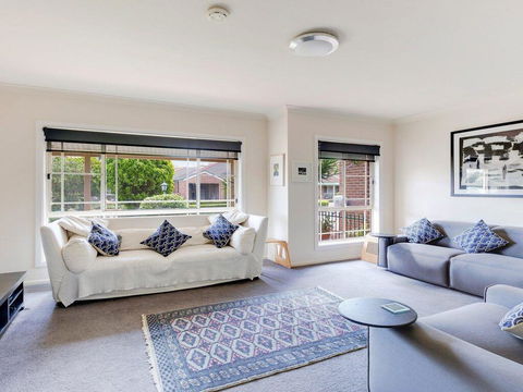 Walling-Clifton Gardens - Backing Onto Golf Course - Accommodation Rockhampton 0