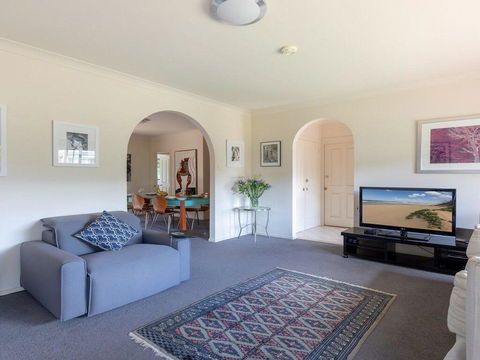 Walling-Clifton Gardens - Backing Onto Golf Course - Accommodation Rockhampton 2