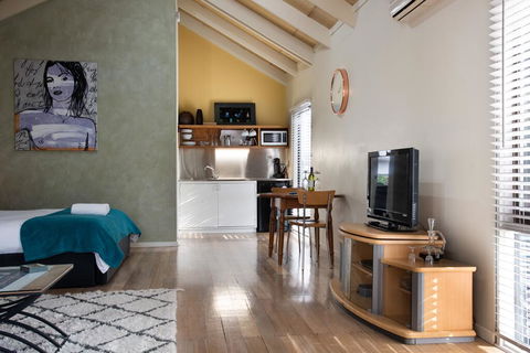 Walnut Chalet 4 - Accommodation Rockhampton 2
