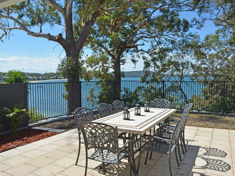 Wanda Magic' 19 Randall Drive - Beautiful Water Front House - Accommodation Rockhampton 1