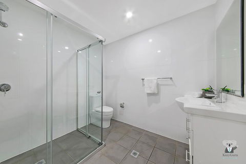 WARRICK FRAM 3 BEDS APT FREE PARKING WALK TO WESTFIELD CLOSE TO HOSPITAL NWF003 - Accommodation Rockhampton 3