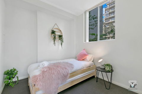 WARRICK FRAM 3 BEDS APT FREE PARKING WALK TO WESTFIELD CLOSE TO HOSPITAL NWF003 - Accommodation Rockhampton 1