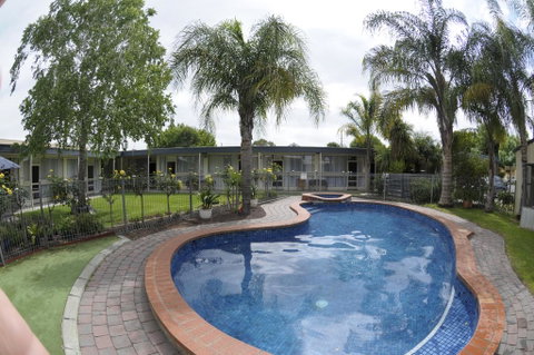 Warrina Motor Inn - Accommodation Rockhampton 0
