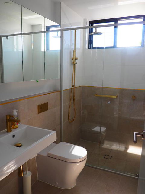 Waterfront Quiet Room - Accommodation Rockhampton 1