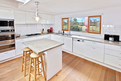 Waterfront Sanctuary - Raymond Island Getaway - Accommodation Rockhampton 3