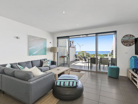 WATERFRONT SEVEN - In The Heart Of Lorne - Accommodation Rockhampton 0