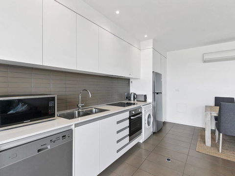 WATERFRONT SEVEN - In The Heart Of Lorne - Accommodation Rockhampton 1