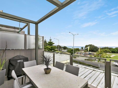 WATERFRONT TWO - Position Perfect , , , NEW LISTING 2019, , ,  - Accommodation Rockhampton 1