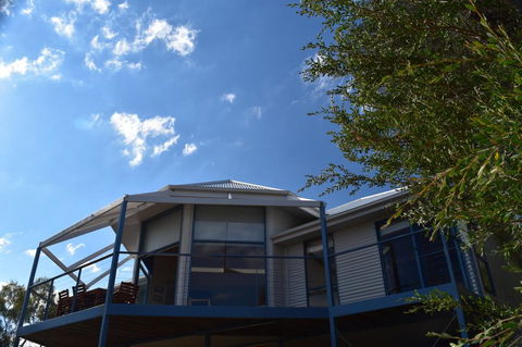 Waterline Holiday Home - Accommodation Rockhampton 1