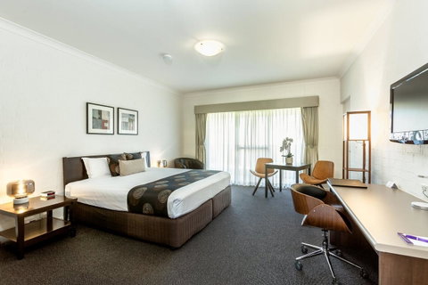 Blazing Stump Motel & Suites - Accommodation Rockhampton 0