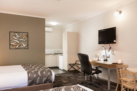 Blazing Stump Motel & Suites - Accommodation Rockhampton 9