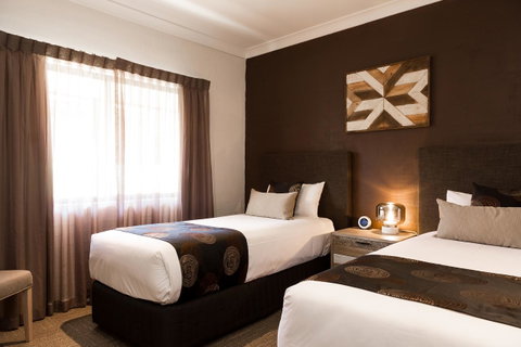 Blazing Stump Motel & Suites - Accommodation Rockhampton 1