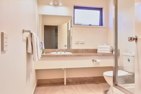 Blazing Stump Motel & Suites - Accommodation Rockhampton 5