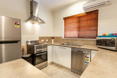 Blazing Stump Motel & Suites - Accommodation Rockhampton 2
