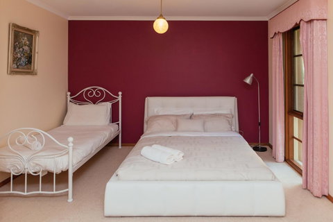 The Dan - Accommodation Rockhampton 7