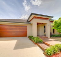 Newington Lakehouse - Accommodation Rockhampton
