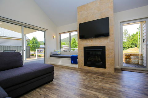 Amber Mist Villa Two - Accommodation Rockhampton 0