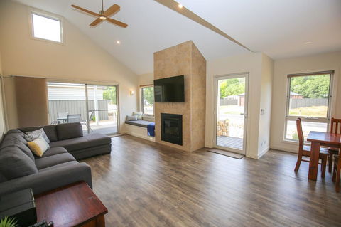 Amber Mist Villa Two - Accommodation Rockhampton 1