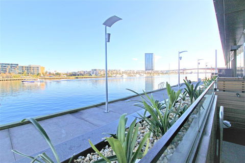 Auzzie Apartments Docklands, Melbourne - Accommodation Rockhampton 12