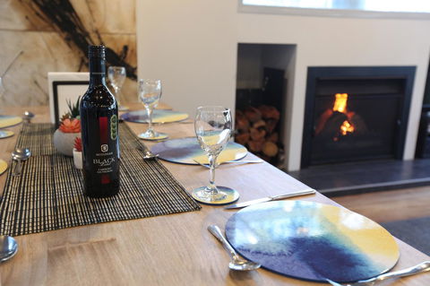 Lorne Luxury - Accommodation Rockhampton 9