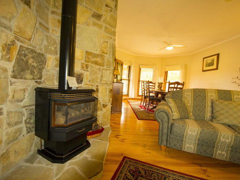 Angel's Rest - Accommodation Rockhampton 8
