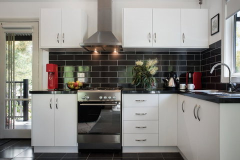 Cottage 4A - Accommodation Rockhampton 3