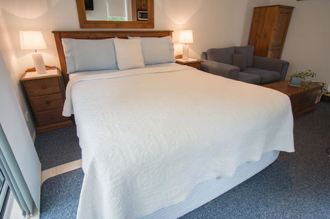 Debbie\'s Place - Accommodation Rockhampton 12